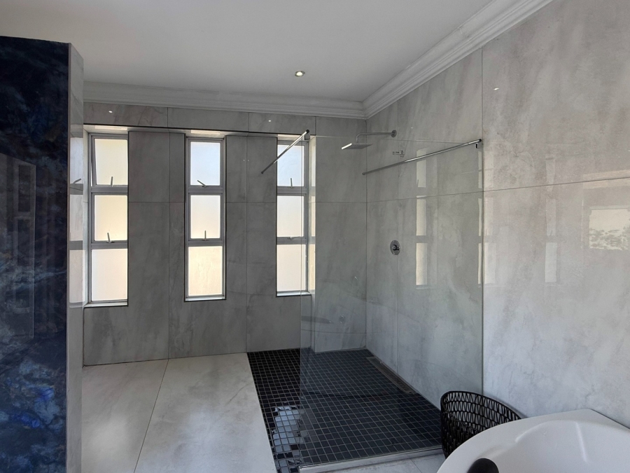 5 Bedroom Property for Sale in The Islands Estates North West